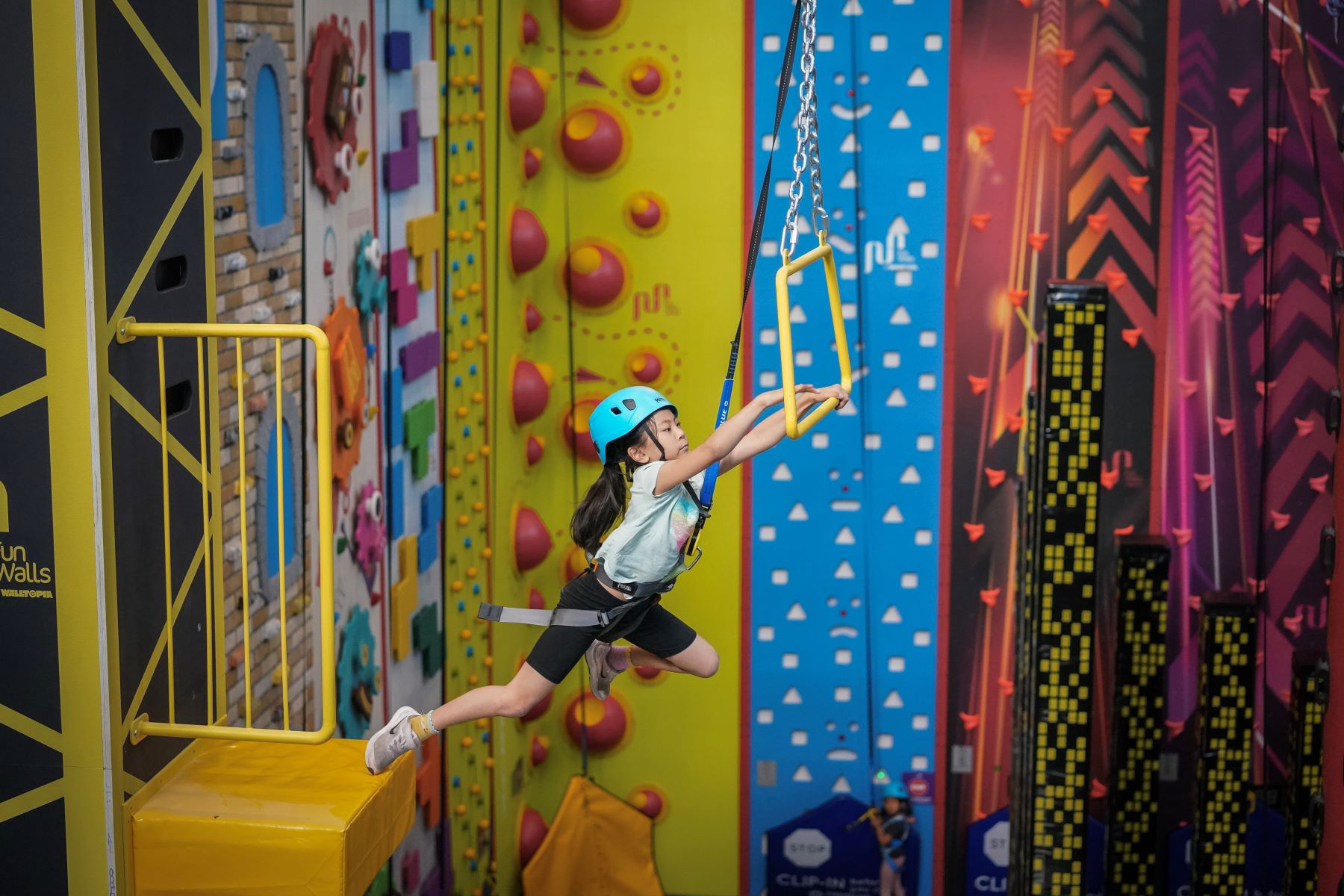 Young climber in Sender City